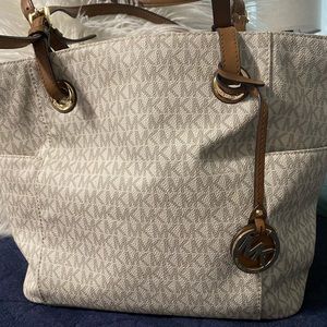 Michael Kors tan hand bag